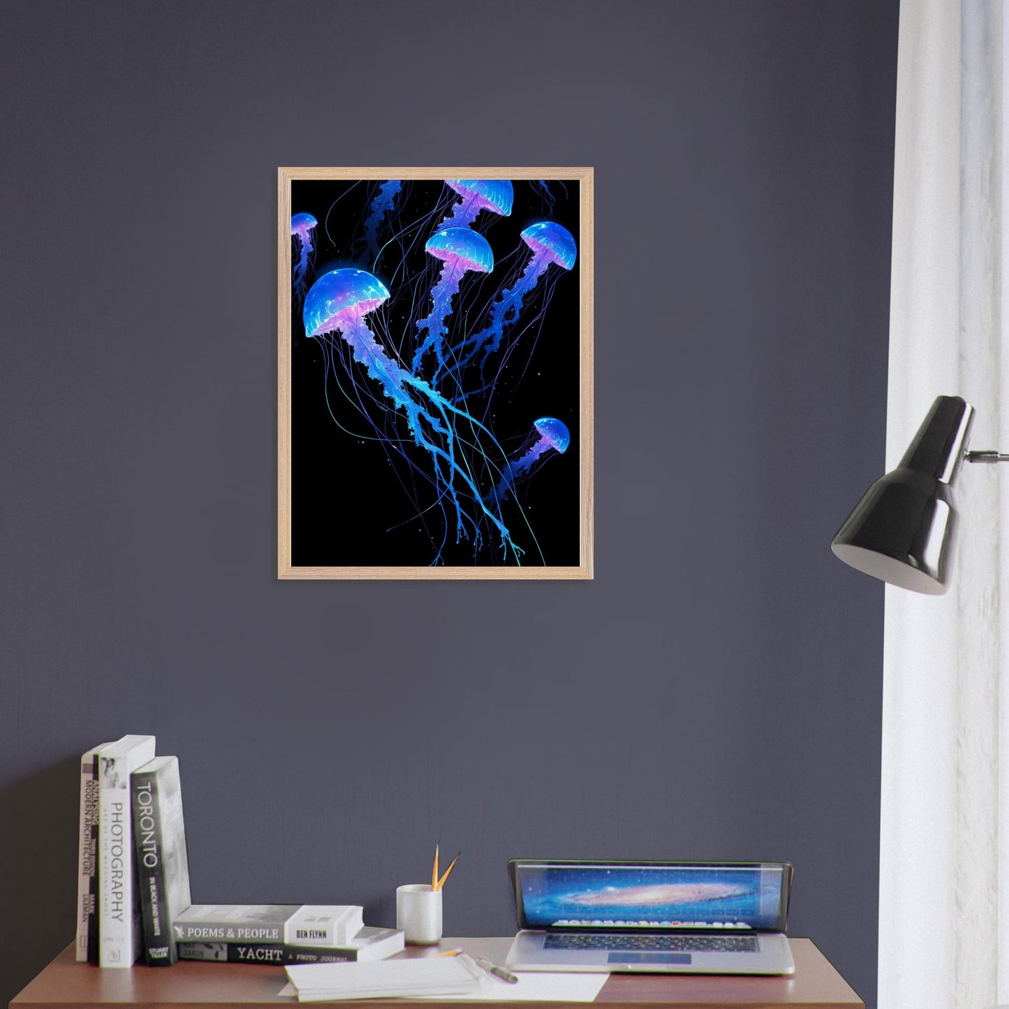 Affiche Méduse Lumineuse encadrée, cadre bois (vue 7)